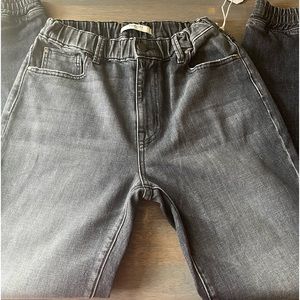 FIDELITY JEANS SZ 26 stretch to 30. K-POP BLACK NWT